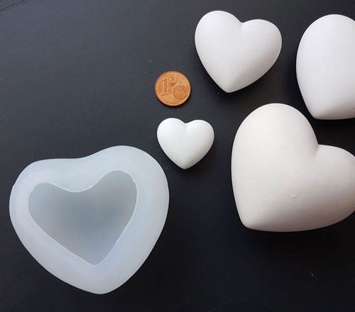 Silikonform Gießform für ein 3D Herz in verschiedenen Größen erhältlich